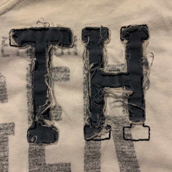 Tommy Hilfiger Large White & Navy Blue Graphic T-Shirt - Picture 4 of 5